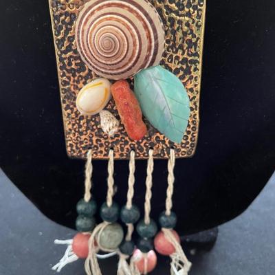 BEAUTIFUL SHELL NECKLACE WITH EARRINGS