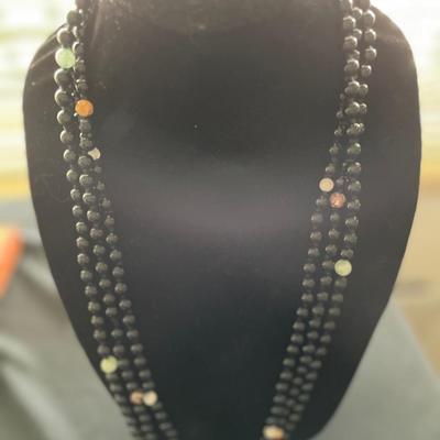 BLACK AND COLORED BEADED NECKLACE