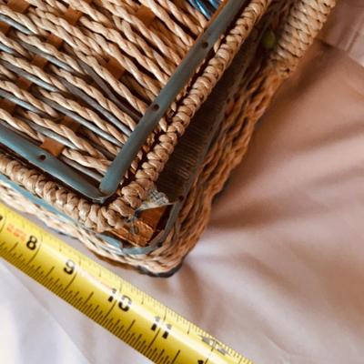 VIntage sewing basket with thread