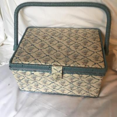 VIntage sewing basket with inner tray