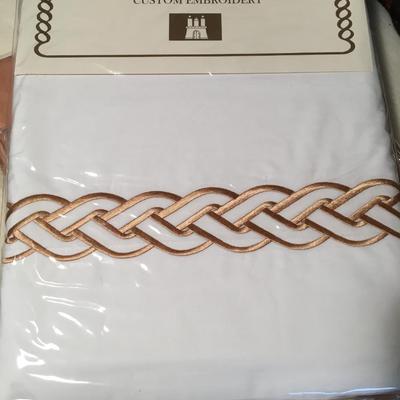 Hamburg House embroidered Queen sheet