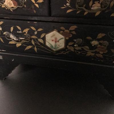 ANTIQUE JAPANESE JEWELRY BOX