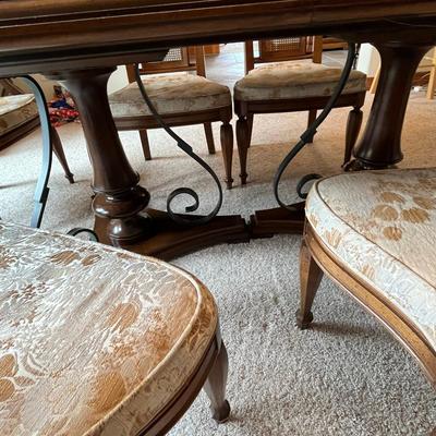 White Furniture Company Dining room Table with 2 leaves and 6 chairs