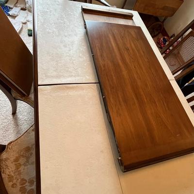 White Furniture Company Dining room Table with 2 leaves and 6 chairs