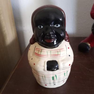 VINTAGE BANKS AND FIGURINE