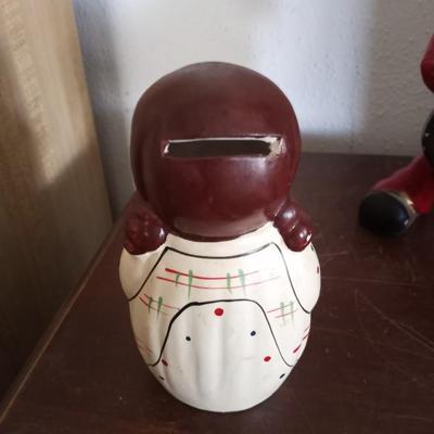 VINTAGE BANKS AND FIGURINE