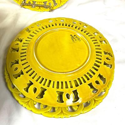 1477 Vintage Italian Yellow Majolica Pottery Plates and Centerpiece
