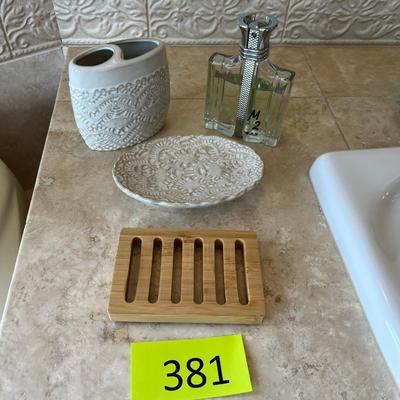 Lot of bathroom supplies