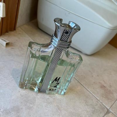Lot of bathroom supplies