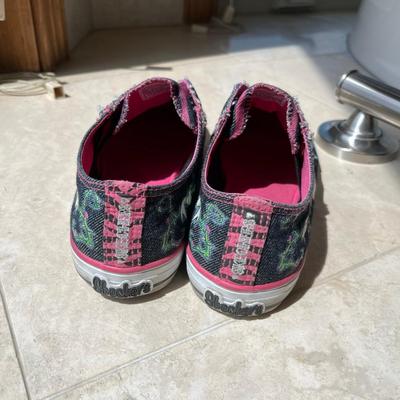 Sketchers Sneakers