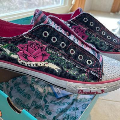 Sketchers Sneakers