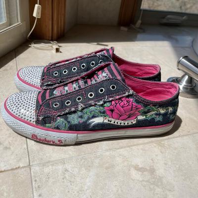 Sketchers Sneakers