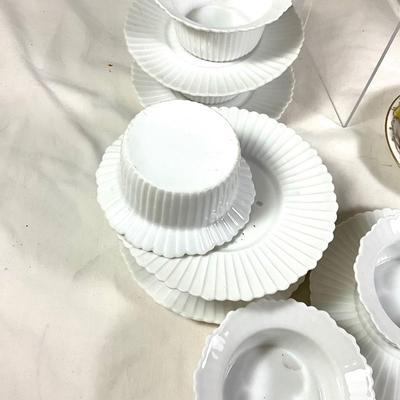 1478 Vintage China Sets Bouillon, Cup and Saucers, Demitasse cups