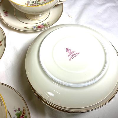 1481 Vintage Bavaria Hutschenreuther "The Queens Rose" China