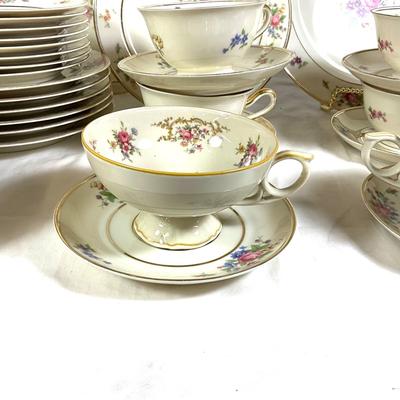 1481 Vintage Bavaria Hutschenreuther "The Queens Rose" China