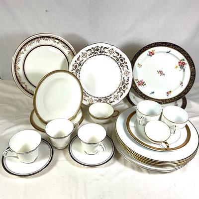 1493 Lot of Various Makers of Bone China , Wedgwood, Oxford, Royal Doulton