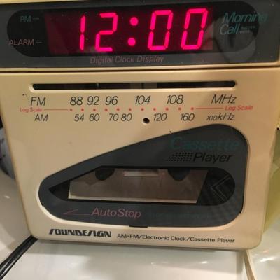 Soundesign am/fm cassette player clock radio