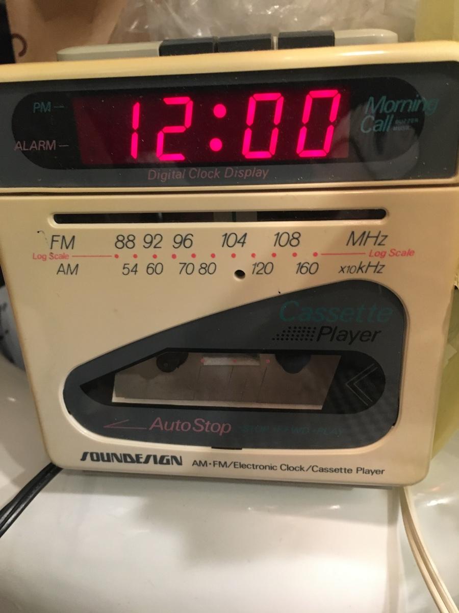 Soundesign am/fm cassette player clock radio