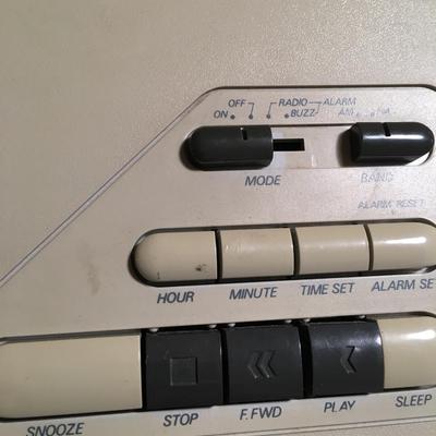 Soundesign am/fm cassette player clock radio