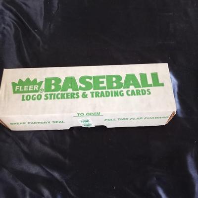 FLEER BASEBALL TRADING CARDS