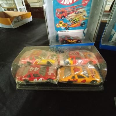 HOT WHEELS AND OTHER RACING CARS- TRACKS AND RACING SHIRT