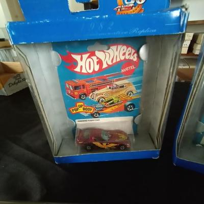 HOT WHEELS AND OTHER RACING CARS- TRACKS AND RACING SHIRT