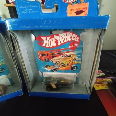 HOT WHEELS AND OTHER RACING CARS- TRACKS AND RACING SHIRT