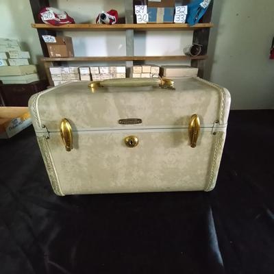 SAMSONITE COSMETIC LUGGAGE WITH TRAY AND KEY