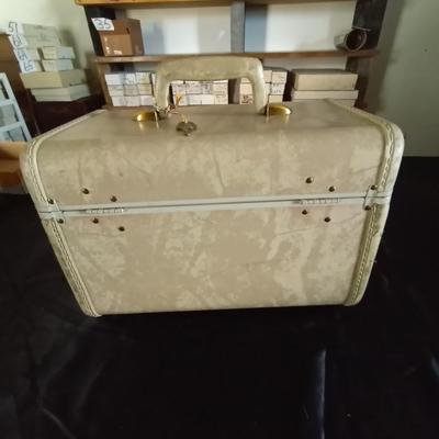 SAMSONITE COSMETIC LUGGAGE WITH TRAY AND KEY