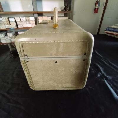SAMSONITE COSMETIC LUGGAGE WITH TRAY AND KEY