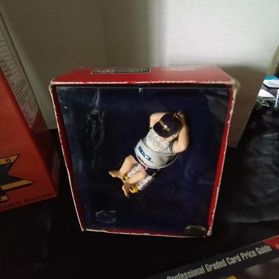 BRONCO SUPERBOWL-ELWAY-AND COLLECTIBLE ITEMS