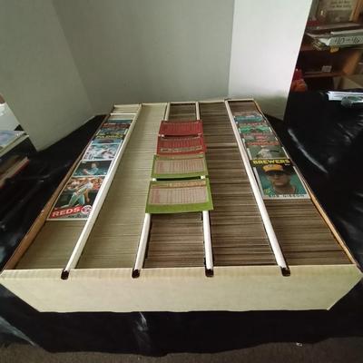 LARGE BOX OF BASEBALL TRADING CARDS