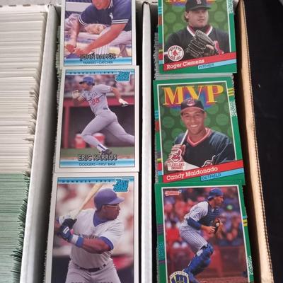 LARGE BOX OF 92 BASEBALL TRADING CARDS