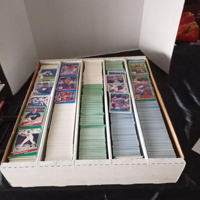 LARGE BOX OF 92 BASEBALL TRADING CARDS