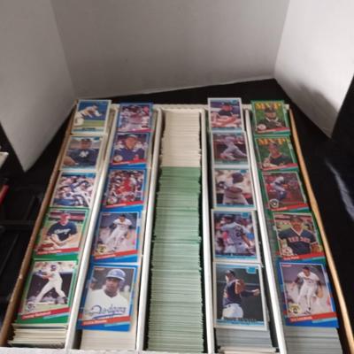 LARGE BOX OF 92 BASEBALL TRADING CARDS