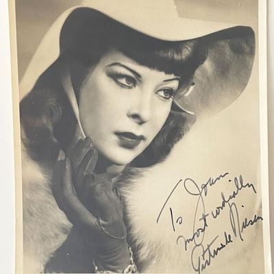 Actress Gertrude Niesen signed photo