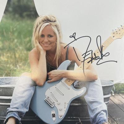 Country music star Deana Carter signed photo