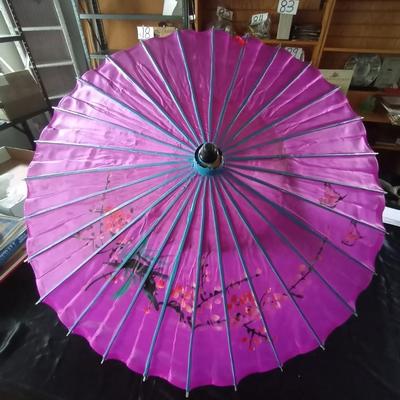 BEAUTIFUL PARASOLE AND CONICAL HAT