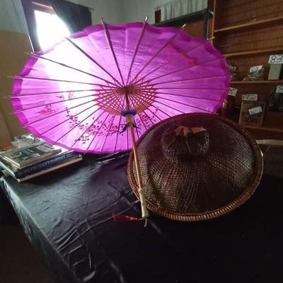 BEAUTIFUL PARASOLE AND CONICAL HAT