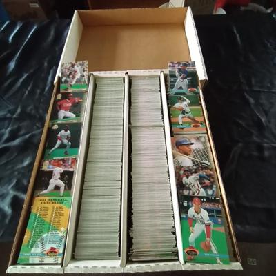 LARGE BOX OF '91 BASEBALL TRADING CARDS