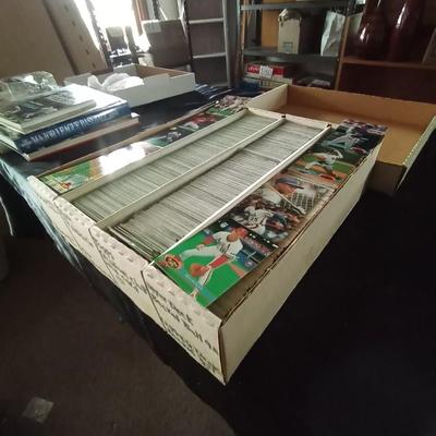 LARGE BOX OF '91 BASEBALL TRADING CARDS
