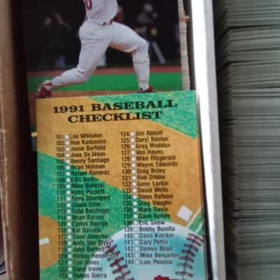 LARGE BOX OF '91 BASEBALL TRADING CARDS