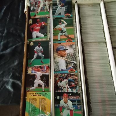 LARGE BOX OF '91 BASEBALL TRADING CARDS