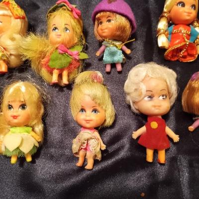 VINTAGE KINDLES DOLLS