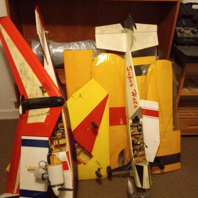 HOBBY AIRPLANES MOSTLY FOR PARTS AND CONTROLERS