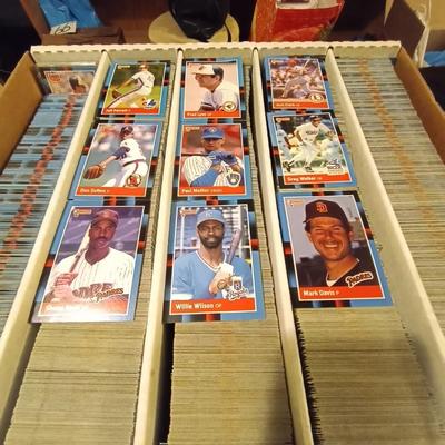 LARGE BOX '88 BASEBALL TRADING CARDS
