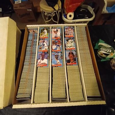 LARGE BOX '88 BASEBALL TRADING CARDS