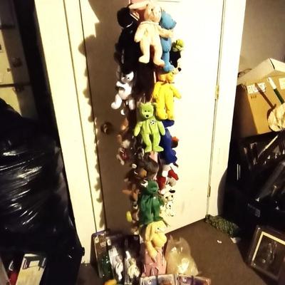 TY BEANIE BABIES HUNG ON WOODEN POLE STAND