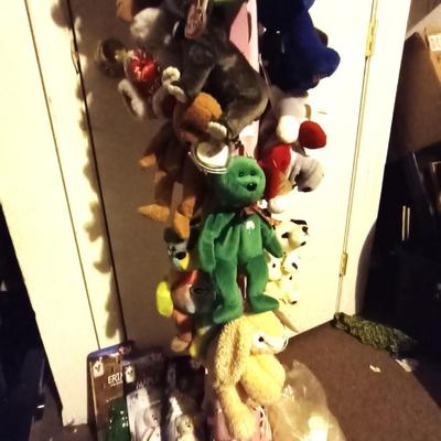 TY BEANIE BABIES HUNG ON WOODEN POLE STAND