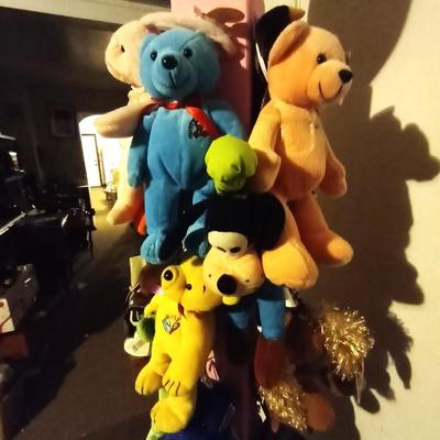 TY BEANIE BABIES HUNG ON WOODEN POLE STAND